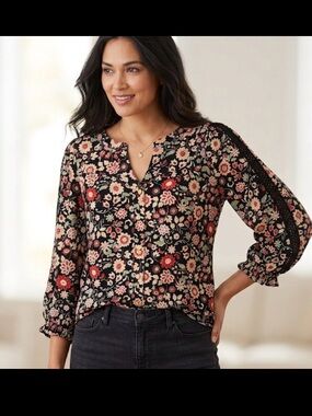 Adrienne Vittadini Boho Floral Blouse Medium Black Red Lace Trim Split Neck M